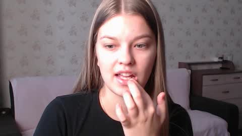 Snapshot of emysway chatting on 11-10-25, 07:18 EmySway online show from 11-10-25, 07:18