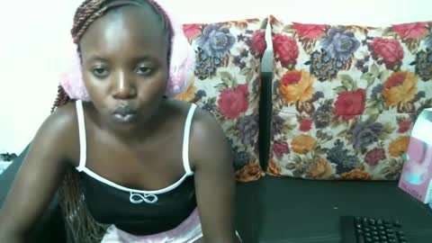 Snapshot of enchantedvee chatting on 04-05-26, 01:30 Vee online show from 04-05-26, 01:30