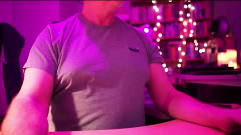 uk online show from 11-22-25, 11:26