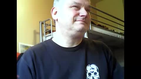 Snapshot of englishguysurrey chatting on 11-11-25, 12:05 englishguysurrey online show from 11-11-25, 12:05