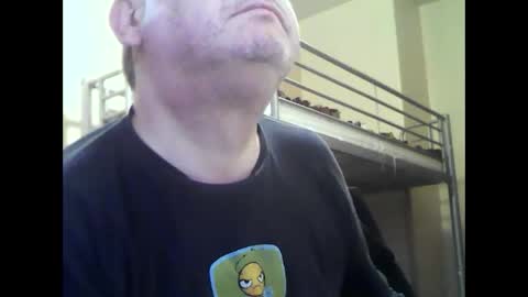 Snapshot of englishguysurrey chatting on 11-26-25, 07:31 englishguysurrey online show from 11-26-25, 07:31