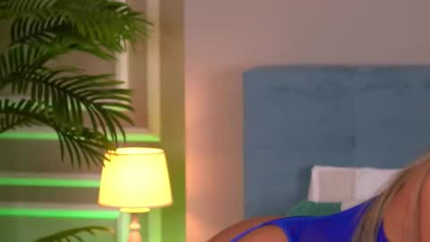 Snapshot of enjoyableemma chatting on 11-16-25, 04:29 Emma online show from 11-16-25, 04:29