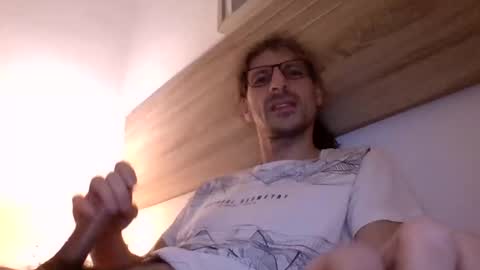 Snapshot of enri222 chatting on 02-25-25, 12:36 rineking online show from 02-25-25, 12:36