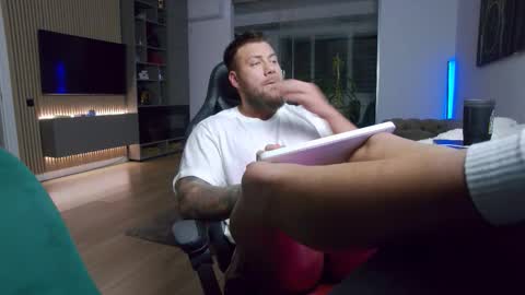 Erik online show from 12-14-25, 07:40