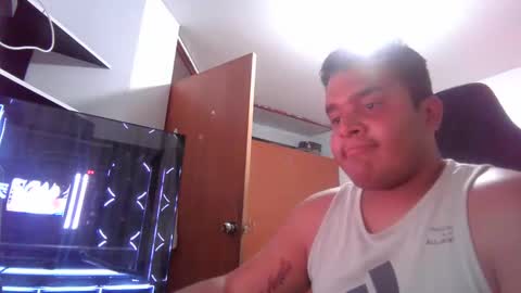 Snapshot of enriqueg15 chatting on 11-22-25, 03:05 enriqueg15 online show from 11-22-25, 03:05