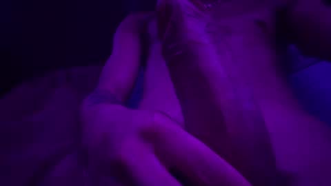 Snapshot of enzo97kat chatting on 11-30-25, 10:47 enzo97kat online show from 11-30-25, 10:47