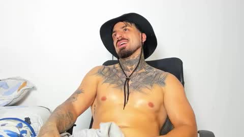 Snapshot of enzoaren chatting on 10-18-25, 02:03 Enzo Aren online show from 10-18-25, 02:03