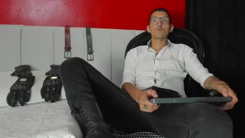 Snapshot of enzopratt chatting on 03-06-25, 03:35 Enzo Pratt online show from 03-06-25, 03:35