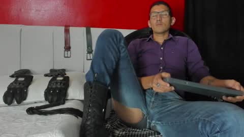 Snapshot of enzopratt chatting on 03-06-25, 06:41 Enzo Pratt online show from 03-06-25, 06:41