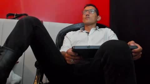 Snapshot of enzopratt chatting on 03-09-25, 03:43 Enzo Pratt online show from 03-09-25, 03:43
