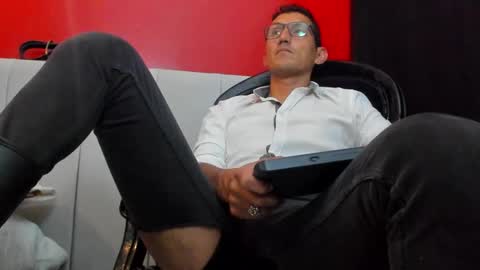 Snapshot of enzopratt chatting on 03-09-25, 06:50 Enzo Pratt online show from 03-09-25, 06:50