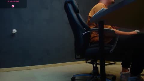 EnzoRace online show from 10-21-25, 04:35