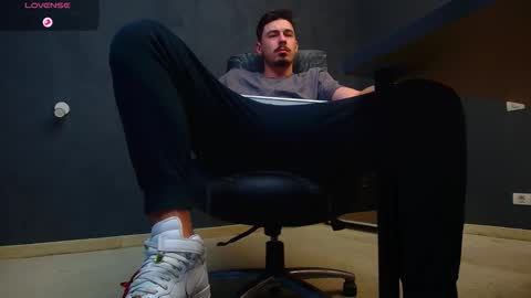 EnzoRace online show from 10-25-25, 05:04