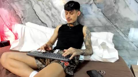 Snapshot of enzorodriguezz chatting on 10-23-25, 12:37 Enzo Rodriguez online show from 10-23-25, 12:37