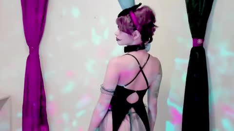 Leyla online show from 10-26-25, 02:17