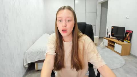 Snapshot of ephorium chatting on 02-16-25, 02:21 Renata online show from 02-16-25, 02:21