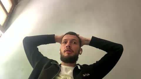 Snapshot of er1c_reeves chatting on 11-10-25, 02:16 Eric Reeves online show from 11-10-25, 02:16