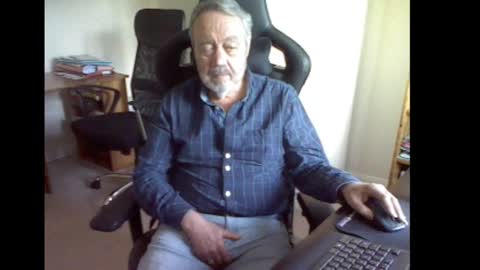 erasmus_d online show from 03-11-25, 05:46