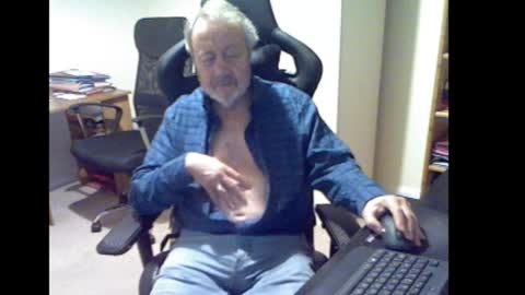 erasmus_d online show from 01-17-26, 06:11