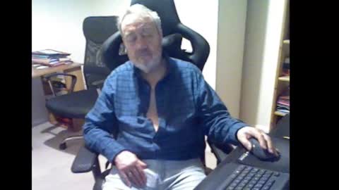 erasmus_d online show from 02-07-26, 06:11