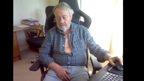 erasmus_d online show from 04-11-26, 05:06