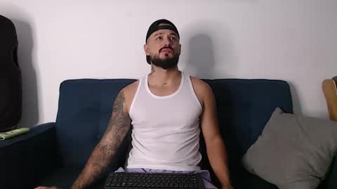 Snapshot of eric_evans1 chatting on 11-04-25, 03:27 Eric Evans online show from 11-04-25, 03:27