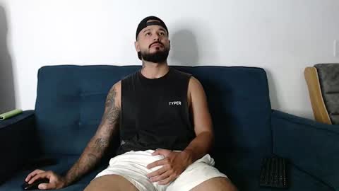 Snapshot of eric_evans1 chatting on 11-06-25, 04:24 Eric Evans online show from 11-06-25, 04:24