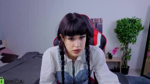 Erika online show from 10-04-25, 02:37