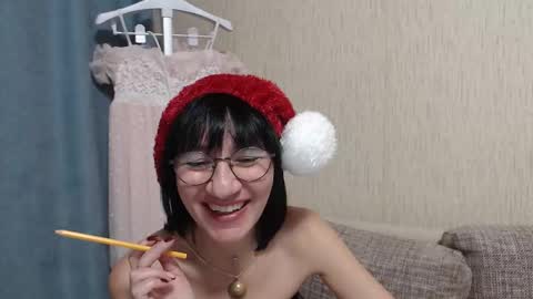 ericablack8 online show from 12-25-24, 09:11
