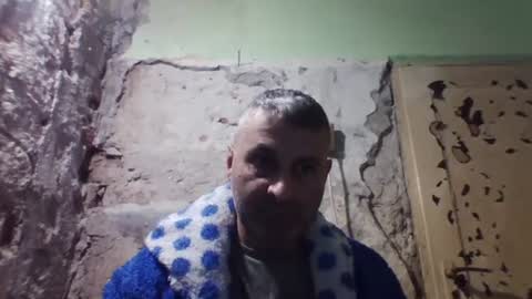 Snapshot of ericboy32 chatting on 12-03-25, 03:47 eric online show from 12-03-25, 03:47