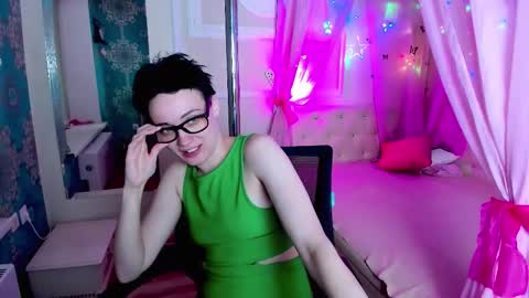 Ericka online show from 11-30-25, 05:39