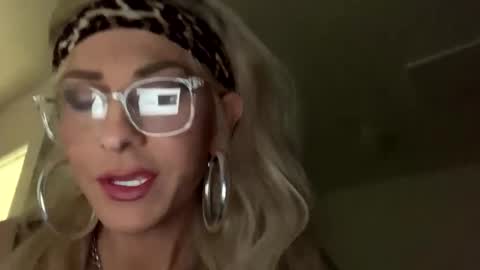 Erika Love online show from 11-21-25, 01:43