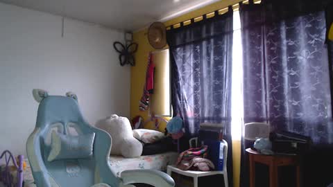 Snapshot of erina_1 chatting on 02-09-25, 04:50 erina_1 online show from 02-09-25, 04:50