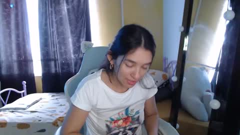 Snapshot of erina_1 chatting on 09-08-25, 05:23 erina_1 online show from 09-08-25, 05:23