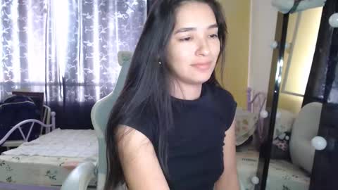 Snapshot of erina_1 chatting on 11-08-25, 04:18 erina_1 online show from 11-08-25, 04:18