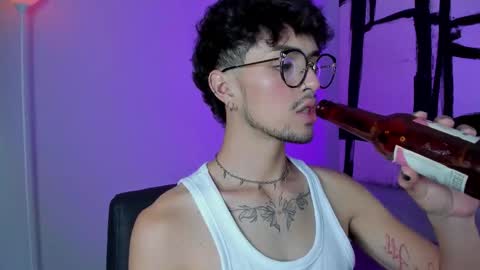 Snapshot of erisleon chatting on 10-29-25, 07:32   online show from 10-29-25, 07:32