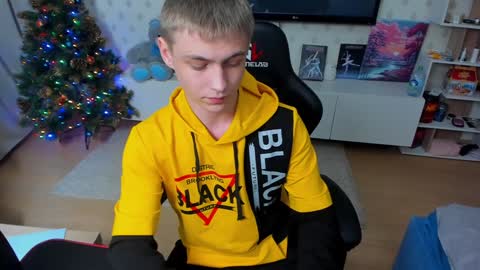 Snapshot of ermak_reborn chatting on 01-06-25, 10:15 Max online show from 01-06-25, 10:15