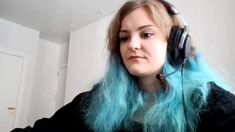 Snapshot of ernestinablaxland chatting on 10-11-25, 10:03 Amity online show from 10-11-25, 10:03