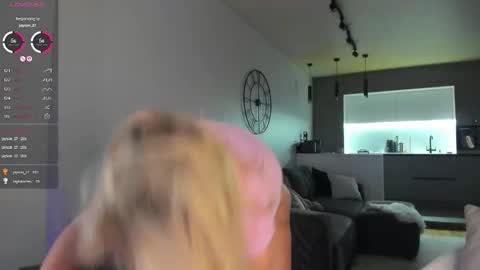 Snapshot of erotic__blondie chatting on 02-17-26, 10:01 3 PVT open online show from 02-17-26, 10:01