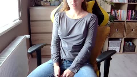 Melissa   online show from 12-19-24, 09:40