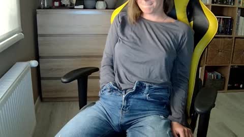 Melissa   online show from 02-10-25, 05:41