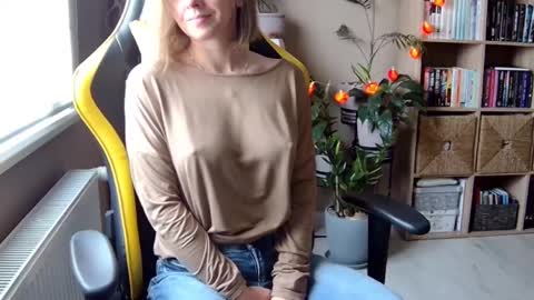 Melissa   online show from 02-14-25, 08:10
