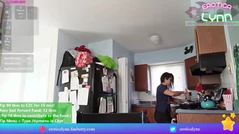 Lynn   online show from 10-20-25, 07:03