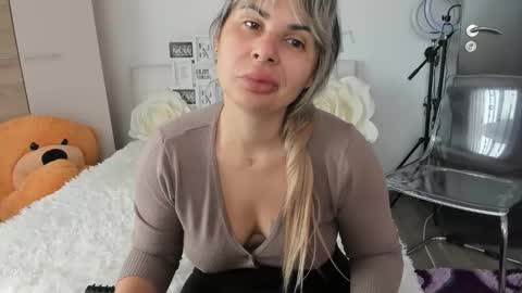 eroticsensualkitty4u online show from 10-14-25, 07:42