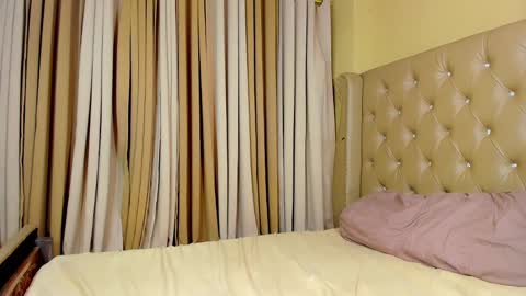 Snapshot of erotictsmonica chatting on 12-23-24, 01:18 monica online show from 12-23-24, 01:18