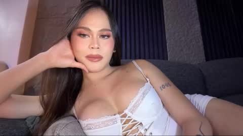 Snapshot of erotictsmonica chatting on 09-14-25, 01:32 monica online show from 09-14-25, 01:32