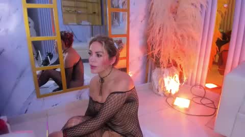 Snapshot of erotik_lady chatting on 02-18-25, 09:53 TINY online show from 02-18-25, 09:53