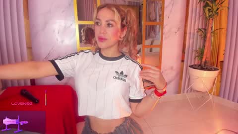 Snapshot of erotik_lady chatting on 02-28-25, 09:44 TINY online show from 02-28-25, 09:44