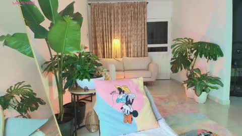 Snapshot of erotik_lady chatting on 09-18-25, 04:58 TINY online show from 09-18-25, 04:58