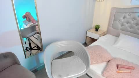 Escarlet online show from 10-07-25, 01:08